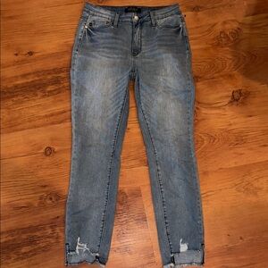 Judy Blue Ankle Cropped Relaxed Fit Jeans in Blue with Distressed Hem Size 7/28